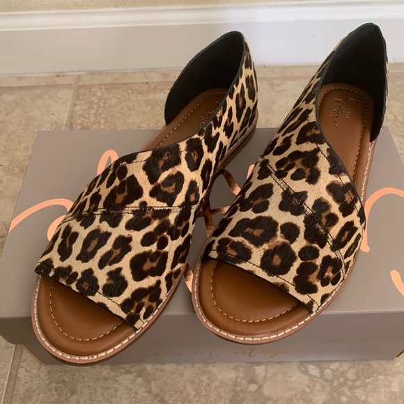 🛍NWT🛍 Crown Vintage Leopard Print Sandals - Picture 2 of 8